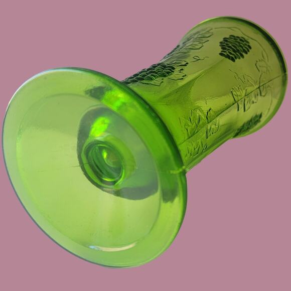 Vintage 1970s Indiana Glass "Colony Grapes" Large Pressed Bright Green Vase - Picture 5 of 6